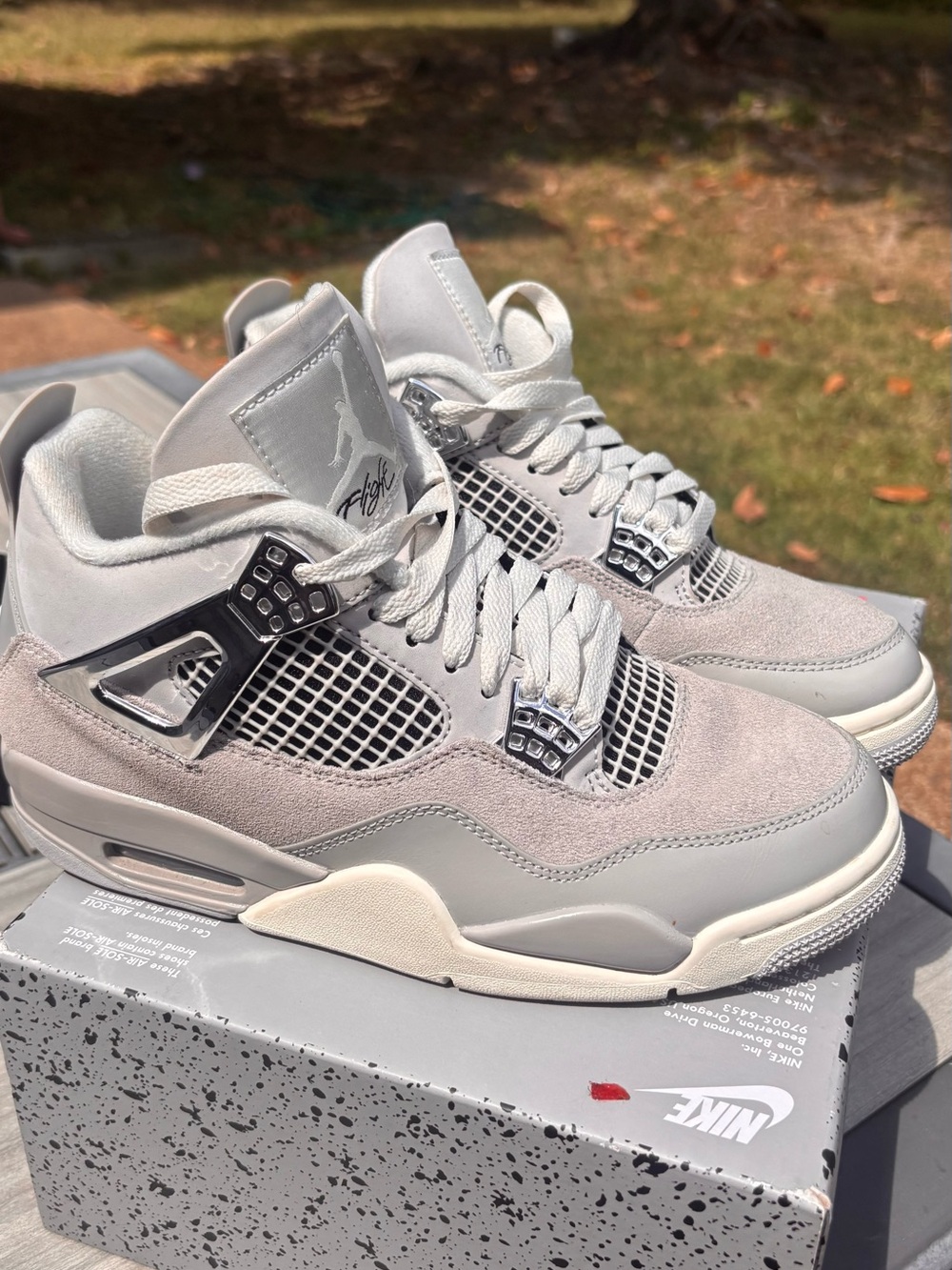Jordan 4 Frozen Moments 🩶 - Picture 2 of 7